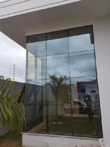 fachada de vidro temperado